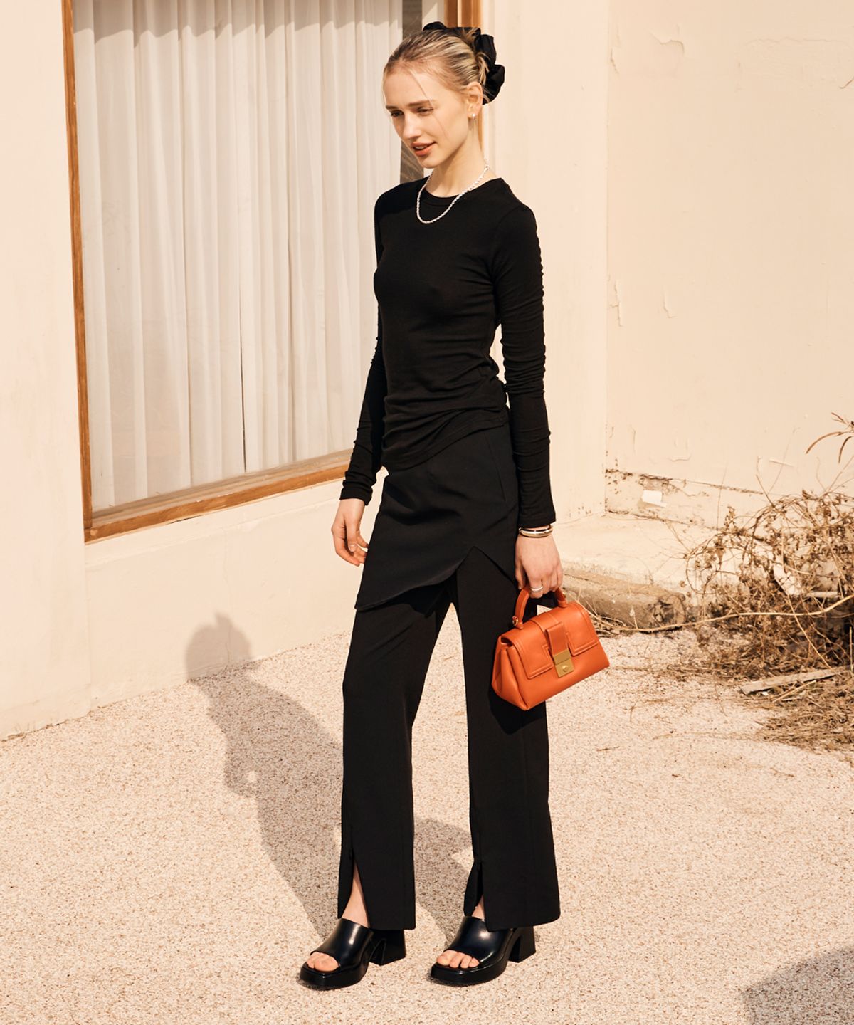 실른(SILN) Zip slit slim boots cut trouser pants (BLACK)