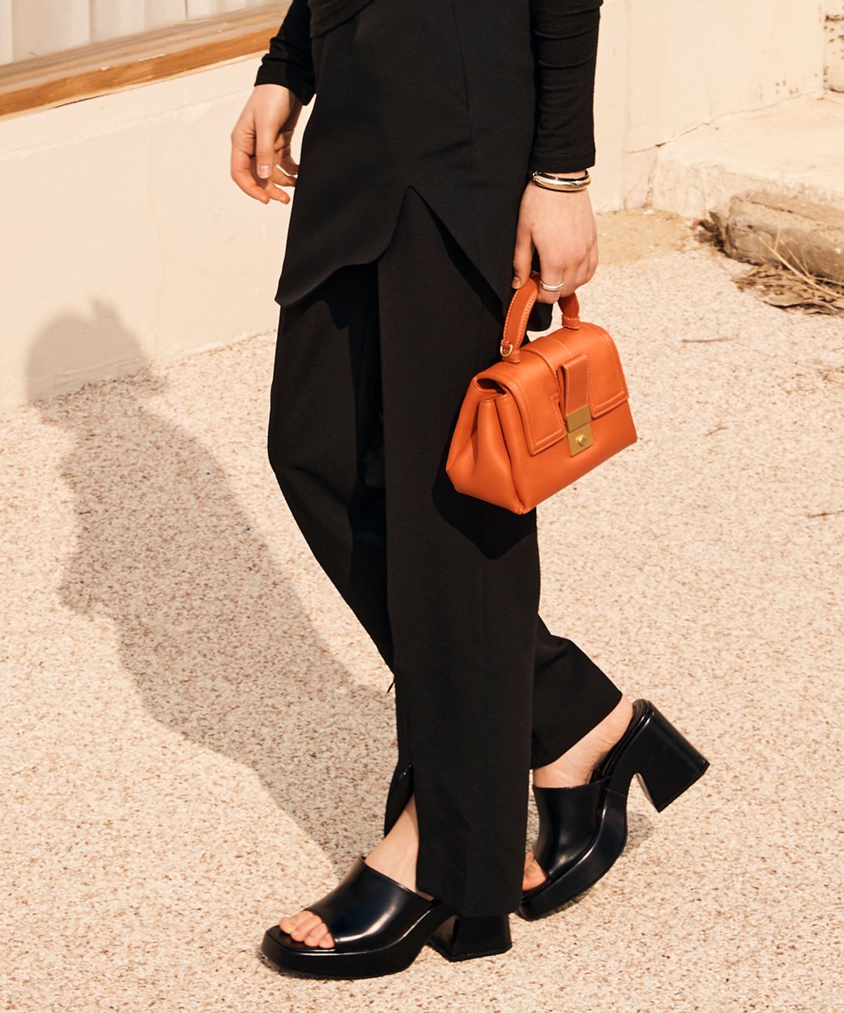 실른(SILN) Zip slit slim boots cut trouser pants (BLACK)