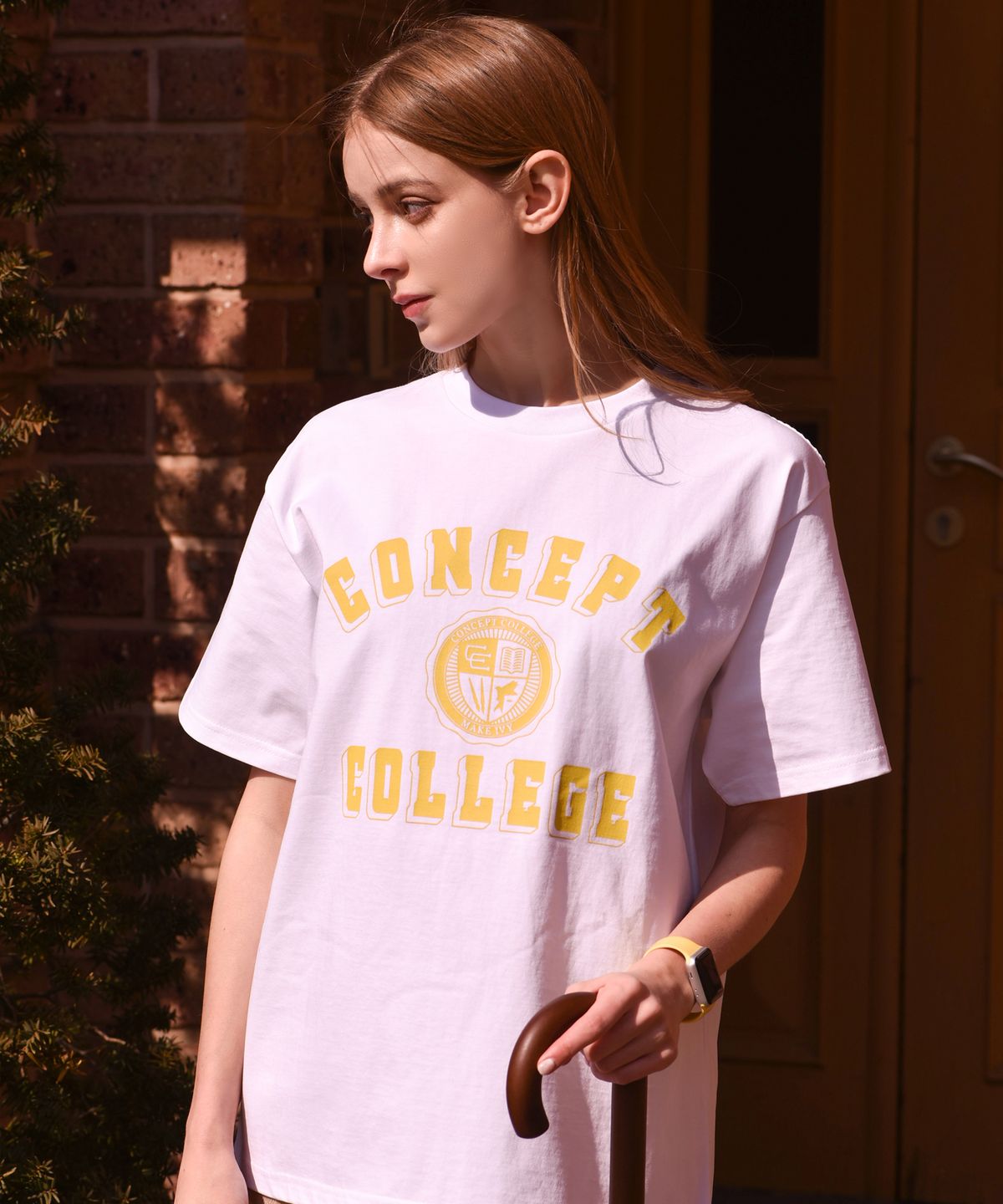 컨셉트컬리지(CONCEPTCOLLEGE) 클래식 빅 로고 크루넥 화이트 반팔 티셔츠 [남녀공용]