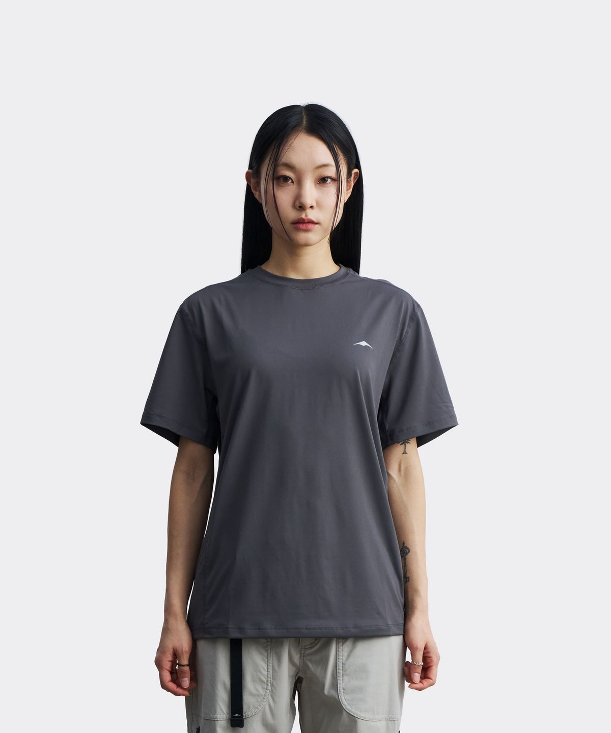 고요웨어(GOYOWEAR) 아스킨 로고 숏 슬리브 (그레이)