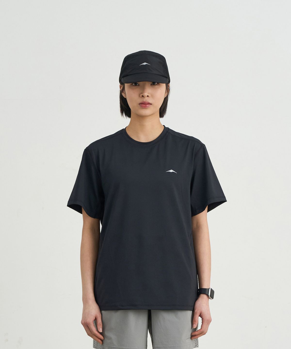 고요웨어(GOYOWEAR) 아스킨 로고 숏 슬리브 (블랙)