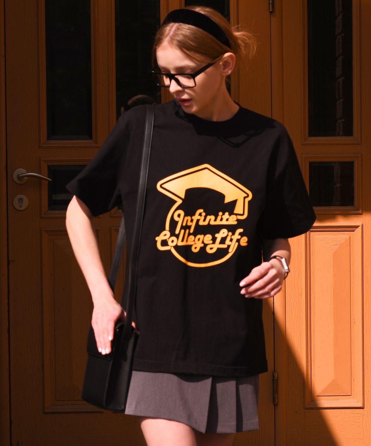 컨셉트컬리지(CONCEPTCOLLEGE) 인피닛 컬리지 라이프 크루넥 블랙 반팔 티셔츠 [남녀공용]