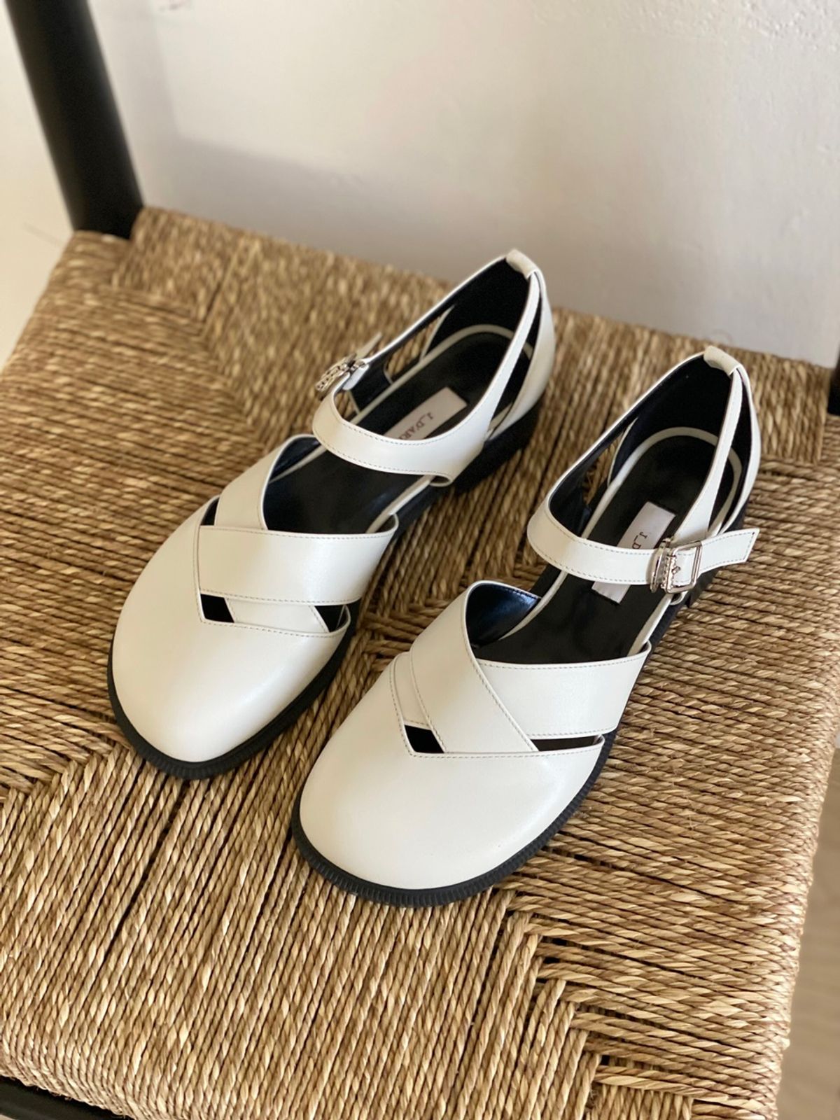 쥬다르(JEU DART) mer strap sandal ivory