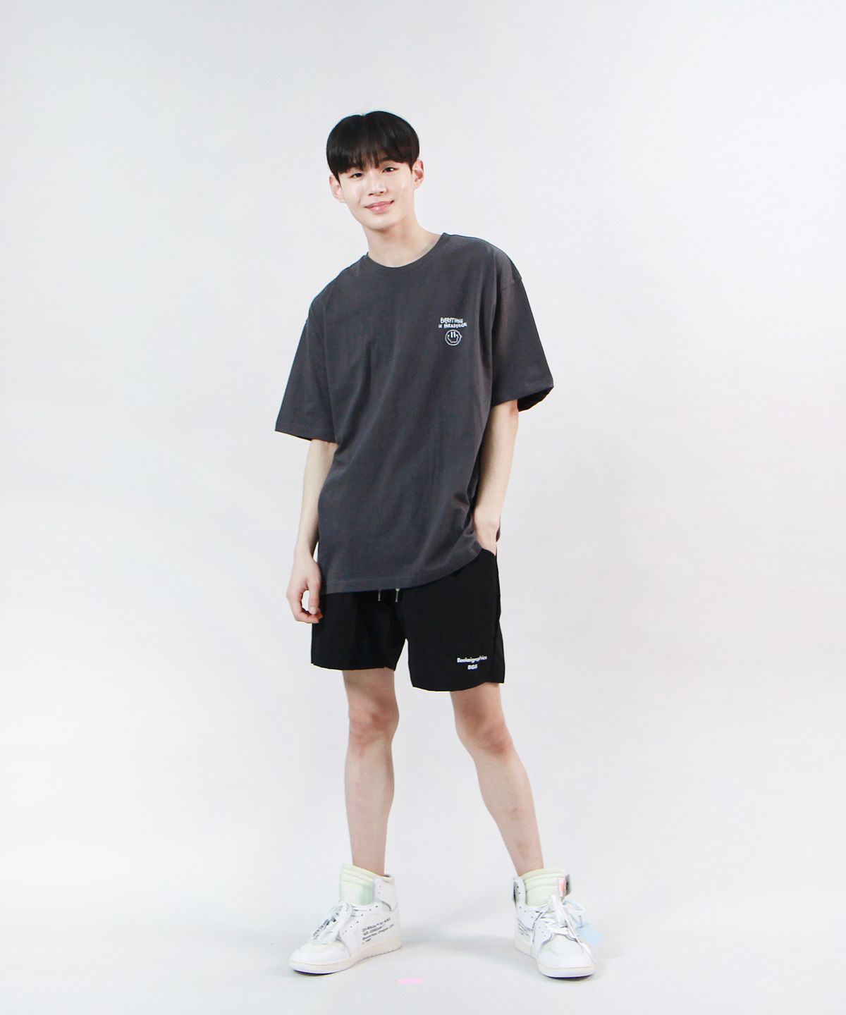 앱놀머씽(ABNORMALTHING) SMILE23 T-SHIRT (CHARCOAL)