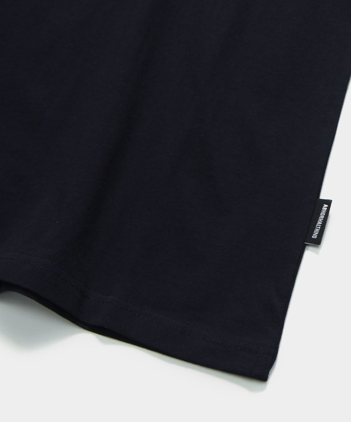 앱놀머씽(ABNORMALTHING) TAU23 T-SHIRT (NAVY)