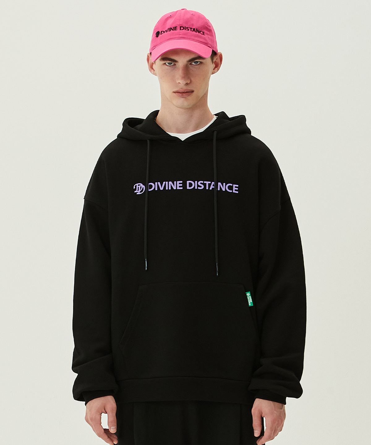 디바인디스턴스(DIVINE DISTANCE) 시그니처 레터링 후디 [블랙]
