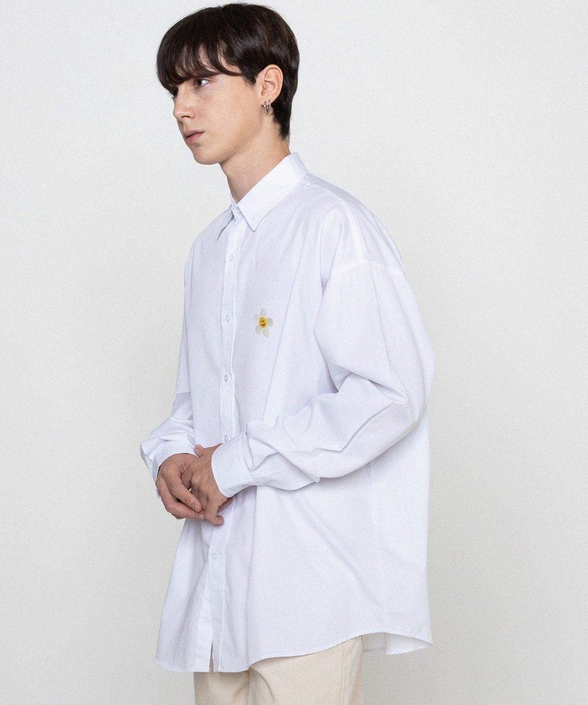 그레이버(GRAVER) [UNISEX]플라워도트 자수 오버핏 셔츠_화이트
