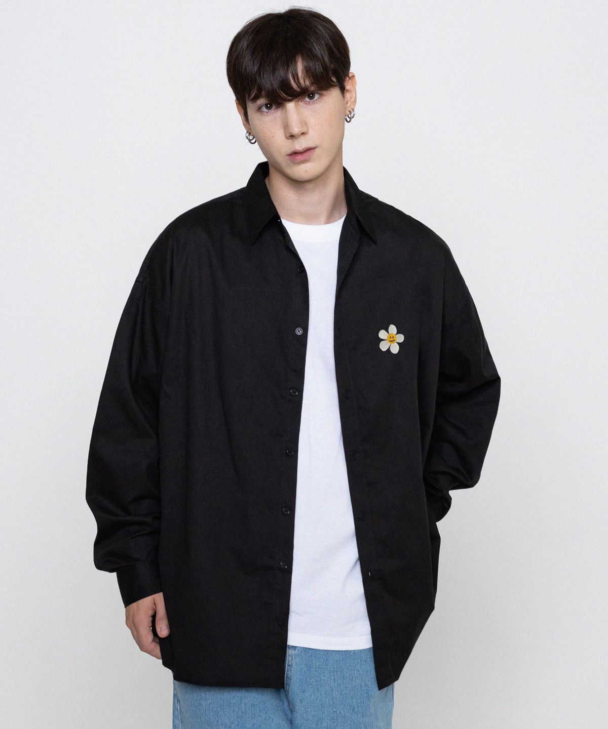 그레이버(GRAVER) [UNISEX]플라워도트 자수 오버핏 셔츠_블랙