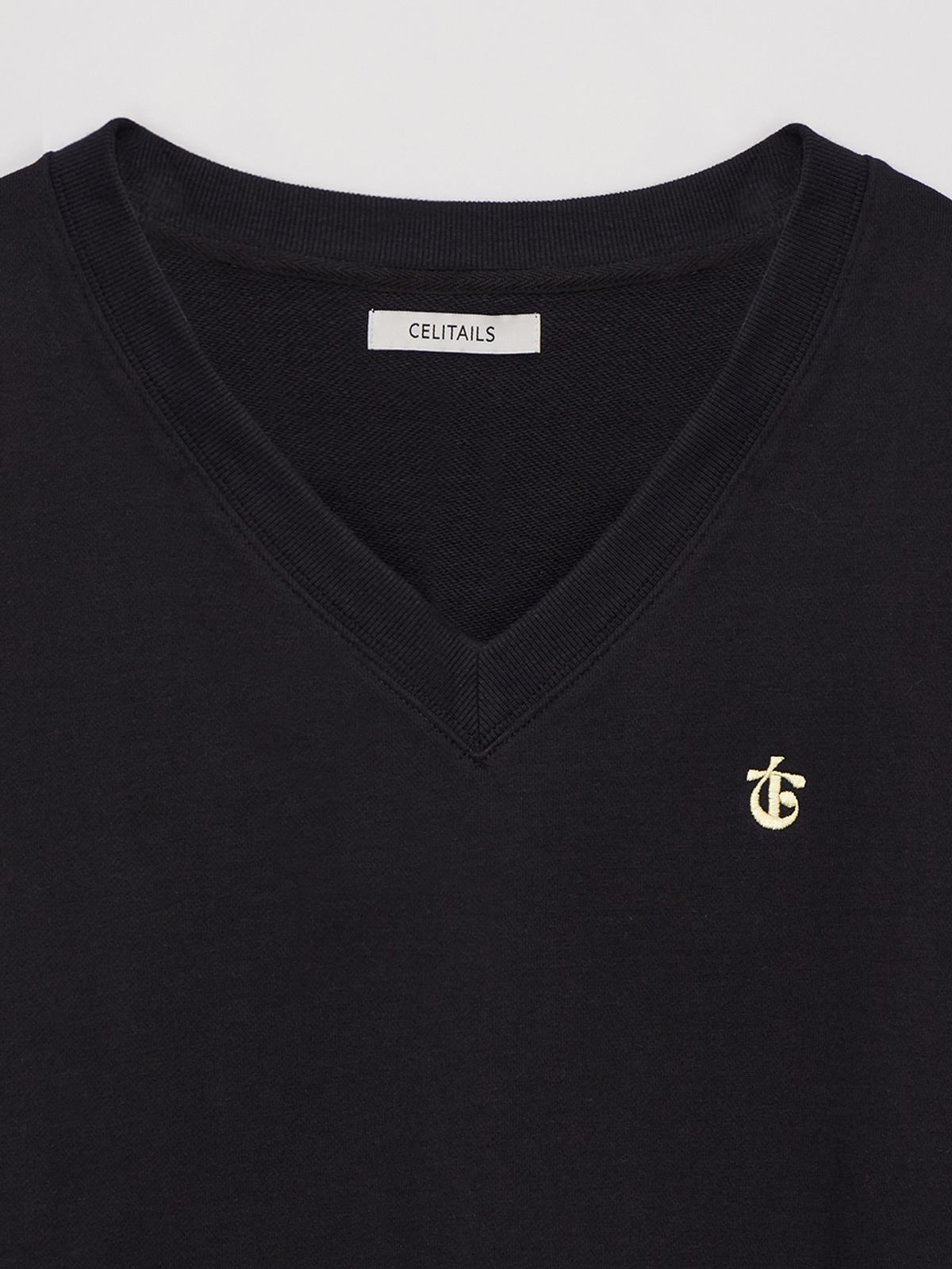 셀리테일즈(CELITAILS) MINI LOGO V-NECK SWEATSHIRT_STRONG BLACK
