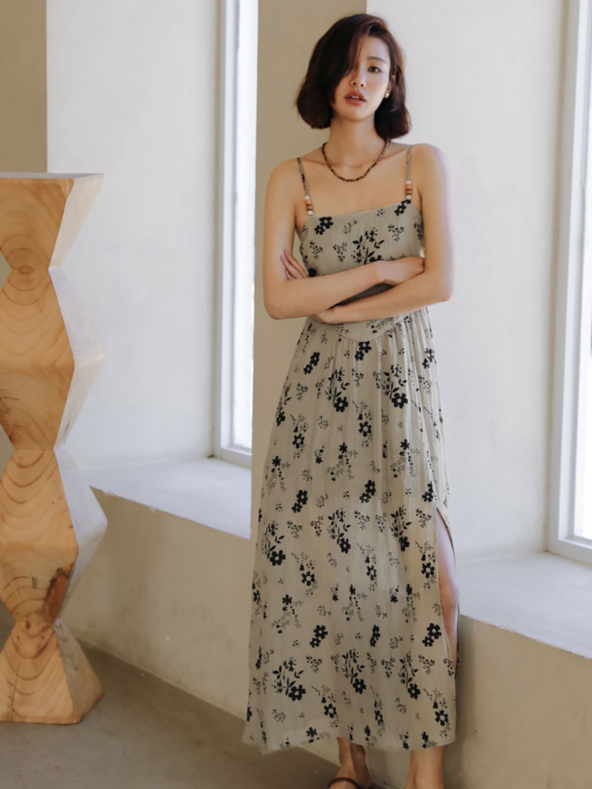 랭썬(LANGSON) LS_Front split flower sleeveless dress