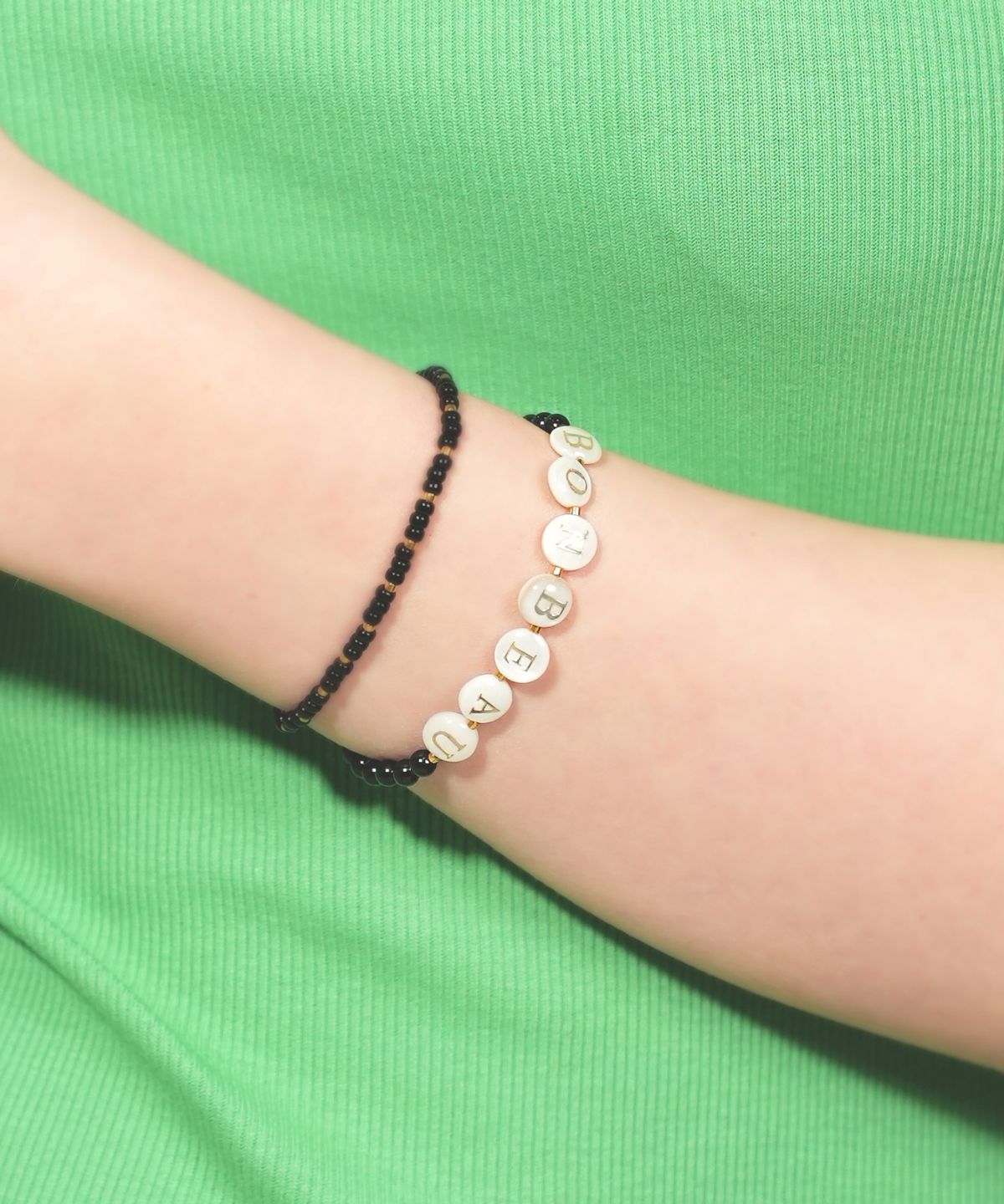 봉보(BONBEAU) Swarovski pearl initial gold beads Bracelet 자개 이니셜 스와로브스키 진주 비즈 팔찌