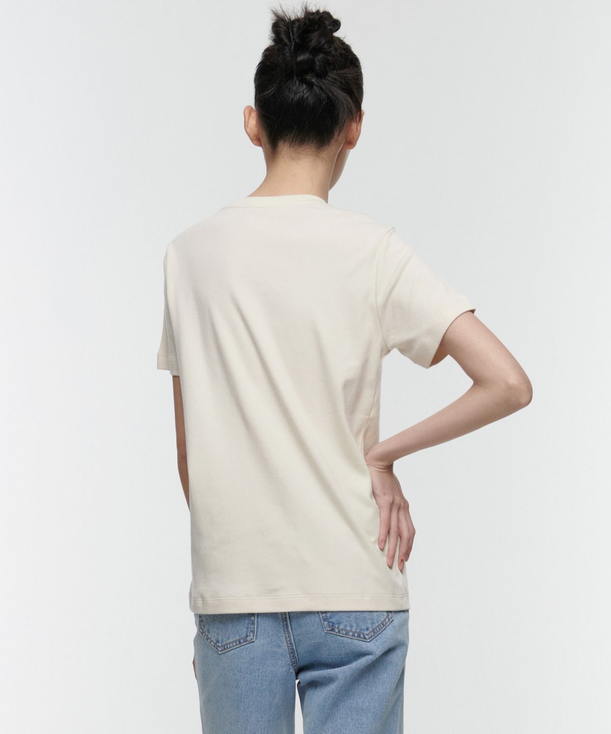 무신사 스탠다드 우먼(MUSINSA STANDARD WOMAN) 우먼즈 베이식 크루 넥 티셔츠 [에크루]