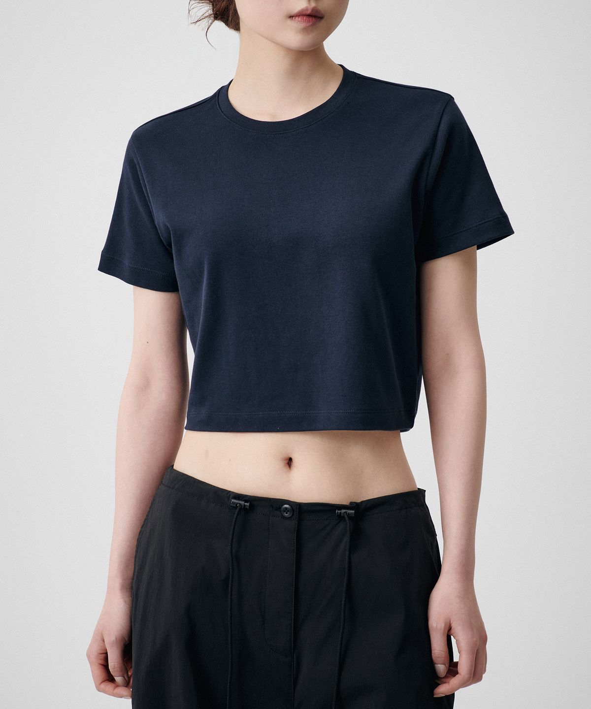 무신사 스탠다드 우먼(MUSINSA STANDARD WOMAN) 우먼즈 크루 넥 크롭 티셔츠 [다크 네이비]
