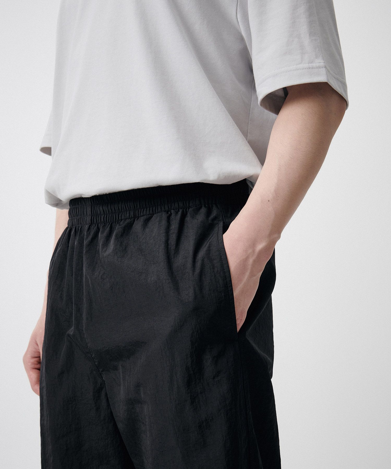 MUSINSA公式 | MUSINSA STANDARD Nylon Wide String Pants [Black]