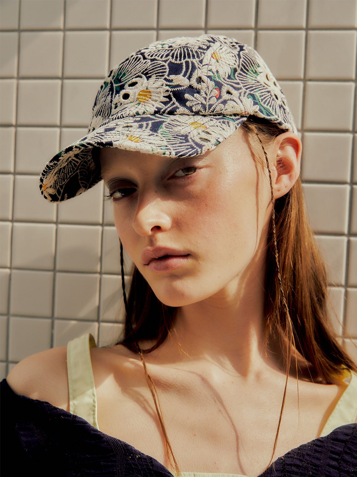 포에지담(POESIEDAME) FLORAL APPLIQUE CAMP CAP