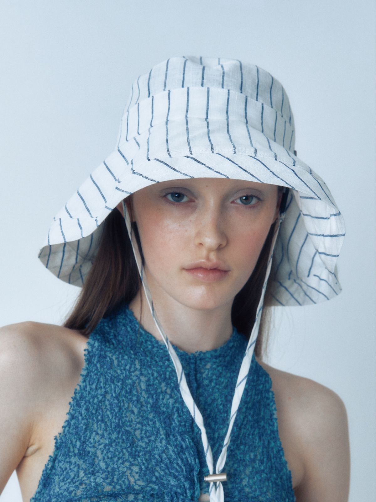 포에지담(POESIEDAME) LINEN WIDE BUCKET HAT IN STRIPE BLUE