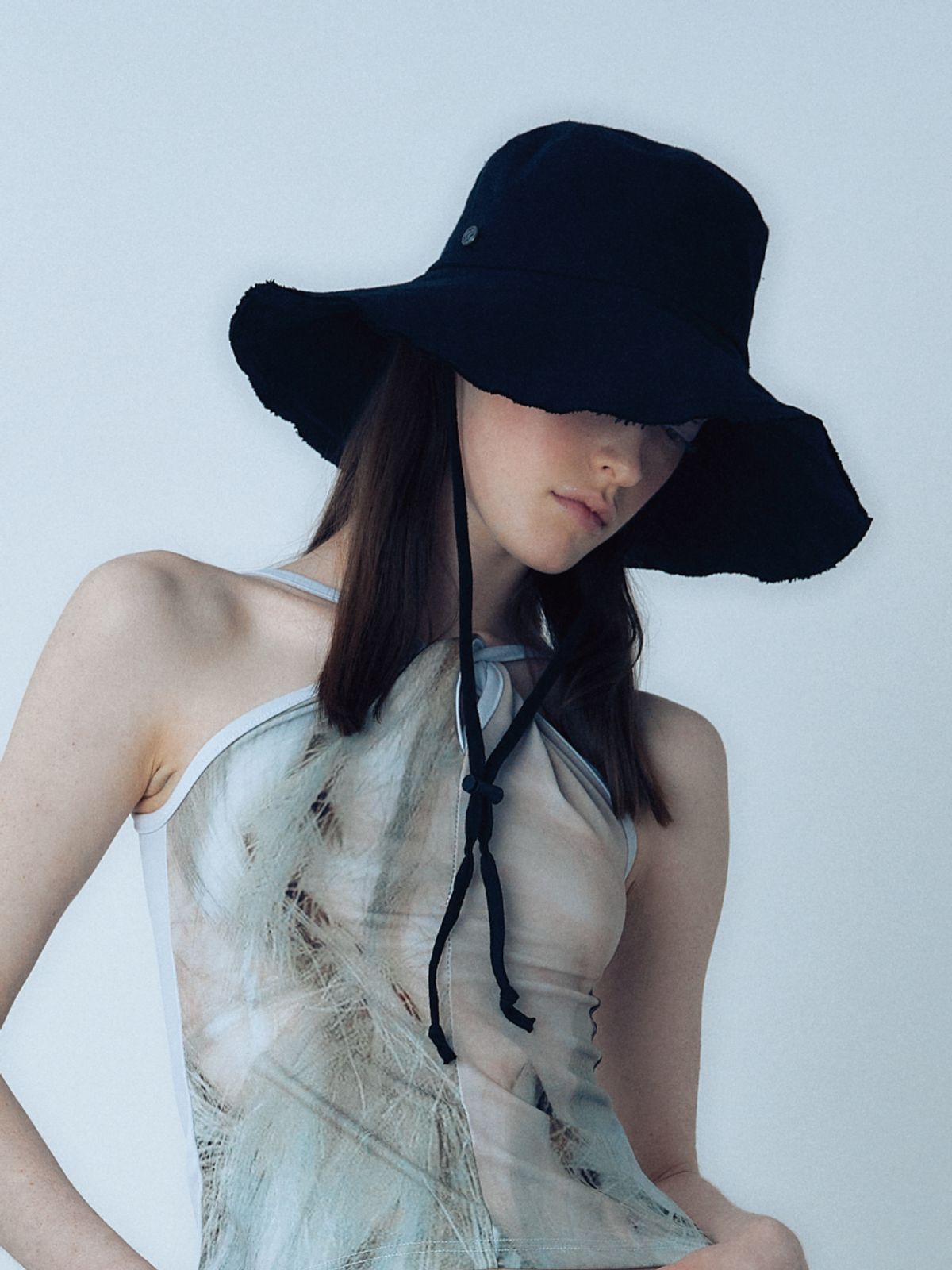 포에지담(POESIEDAME) LINEN WIDE BUCKET HAT IN BLACK
