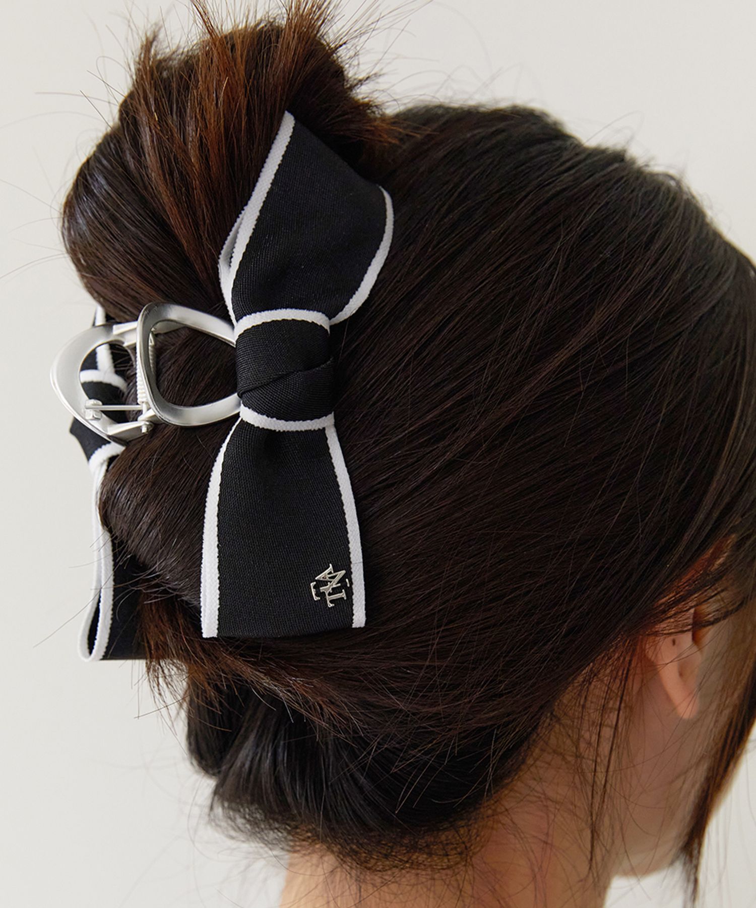 MUSINSA公式 | TATIANA Border Ribbon Hair Crow Clip HB2232