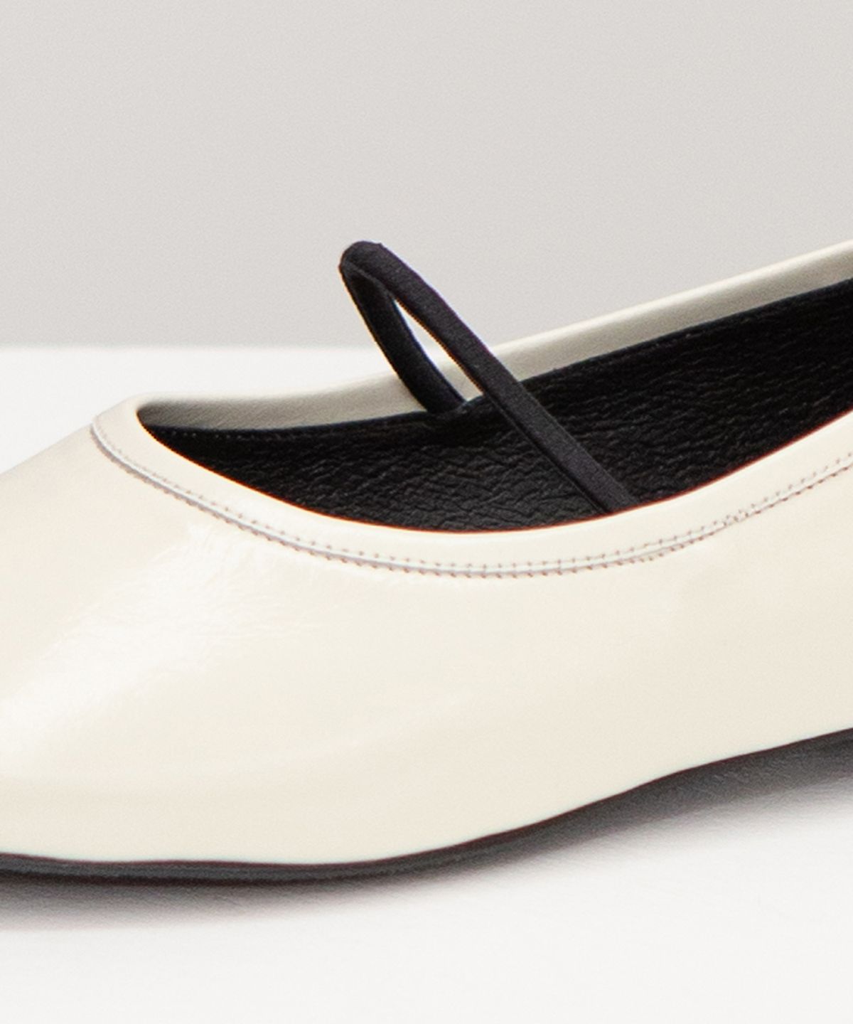 트윗비피(TWVP) SOI FLAT SHOES 소이 플랫  23S04IV