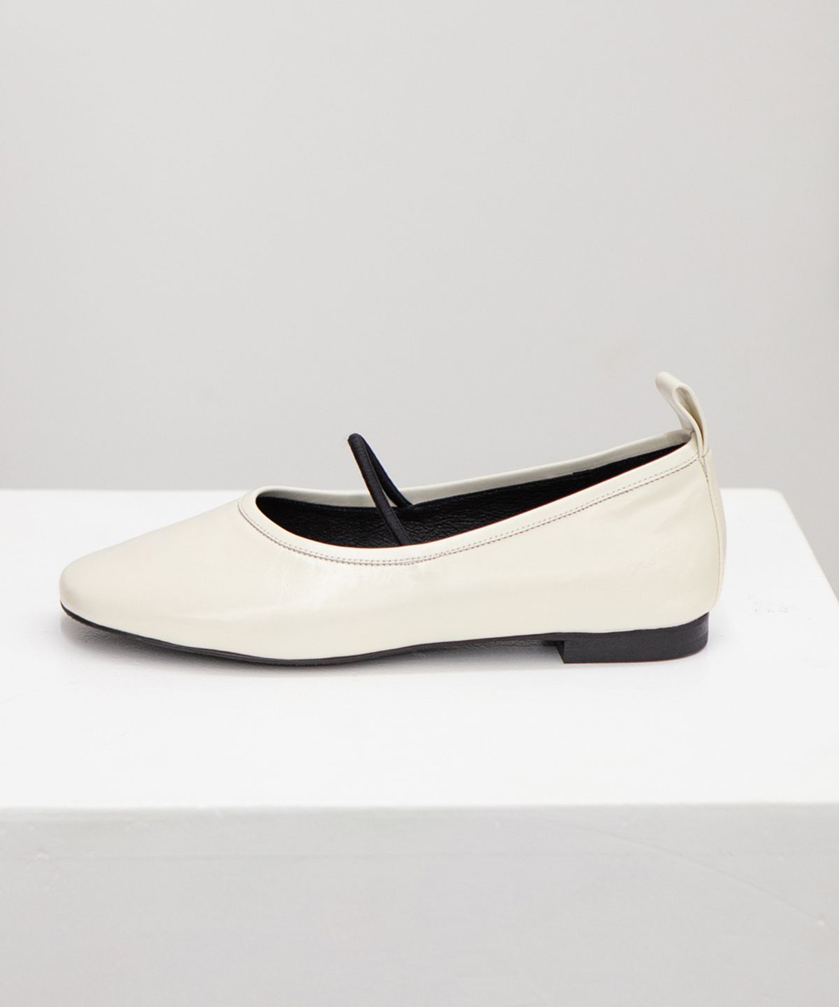 트윗비피(TWVP) SOI FLAT SHOES 소이 플랫  23S04IV
