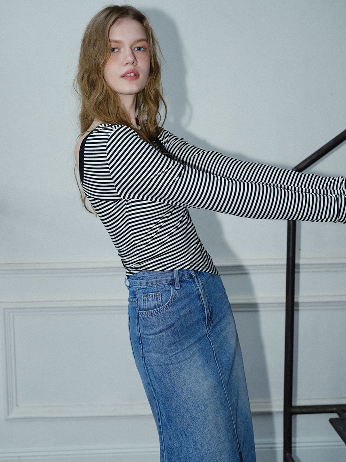 던드롭(DUNDROP) DD_Stripe irregular slim top_BLACK