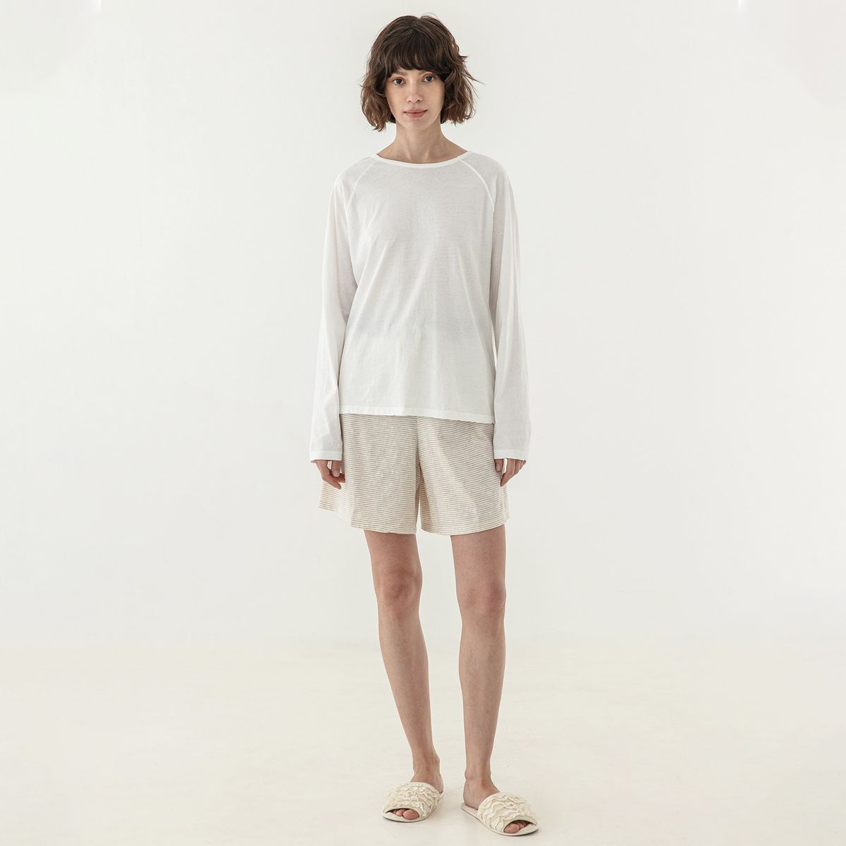 코즈넉(KOZNOK) 마리아 나그랑 여성 긴팔 티셔츠 아이보리