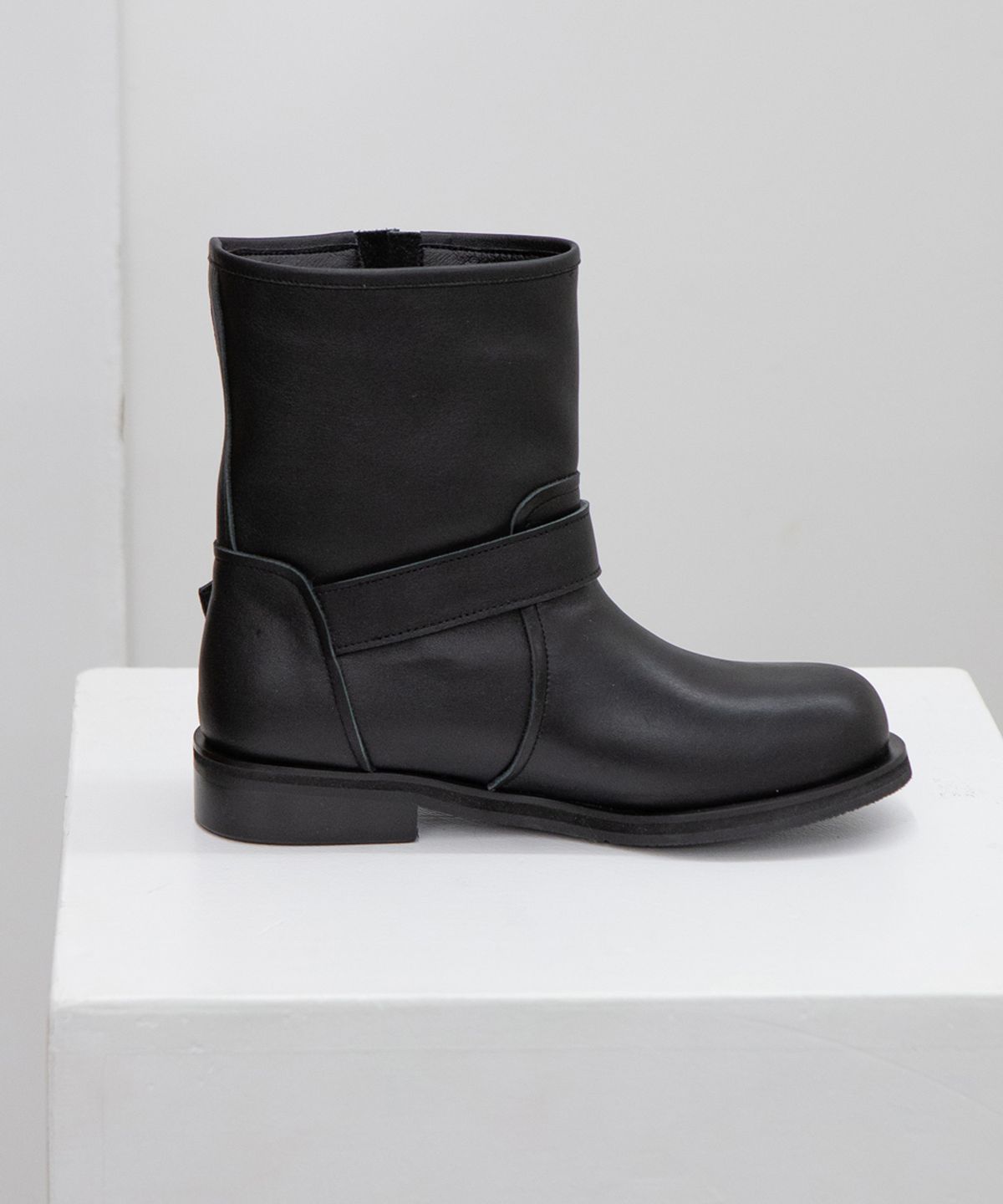 트윗비피(TWVP) MOON BIKER ANKLE BOOTS 문 바이커 앵클부츠 23S01BK