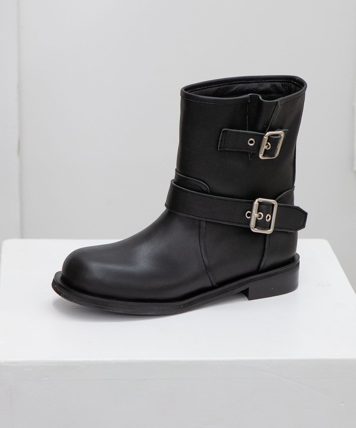 트윗비피(TWVP) MOON BIKER ANKLE BOOTS 문 바이커 앵클부츠 23S01BK