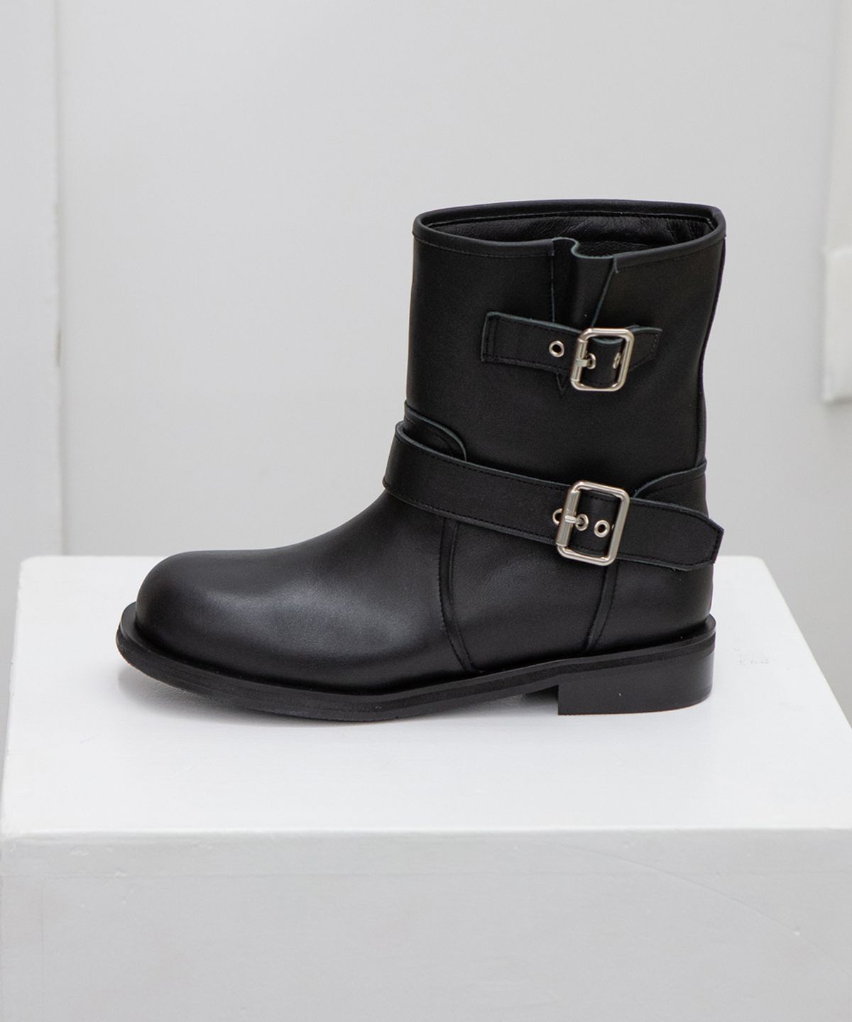트윗비피(TWVP) MOON BIKER ANKLE BOOTS 문 바이커 앵클부츠 23S01BK