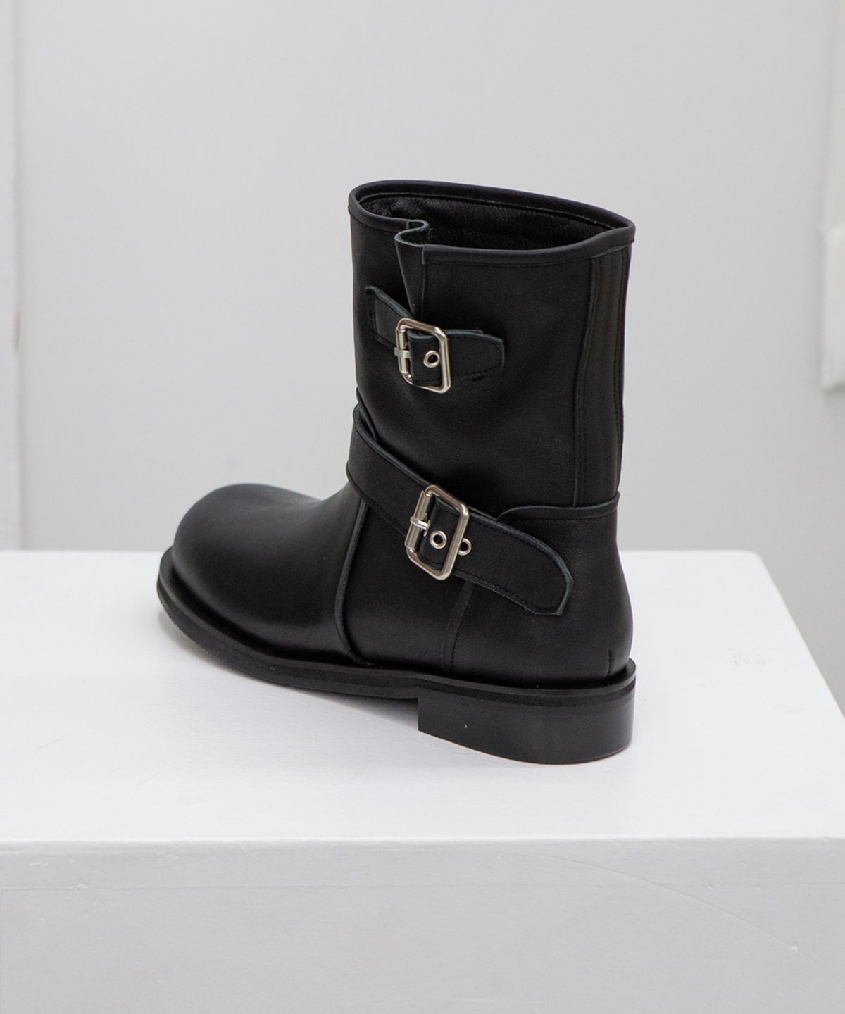 트윗비피(TWVP) MOON BIKER ANKLE BOOTS 문 바이커 앵클부츠 23S01BK