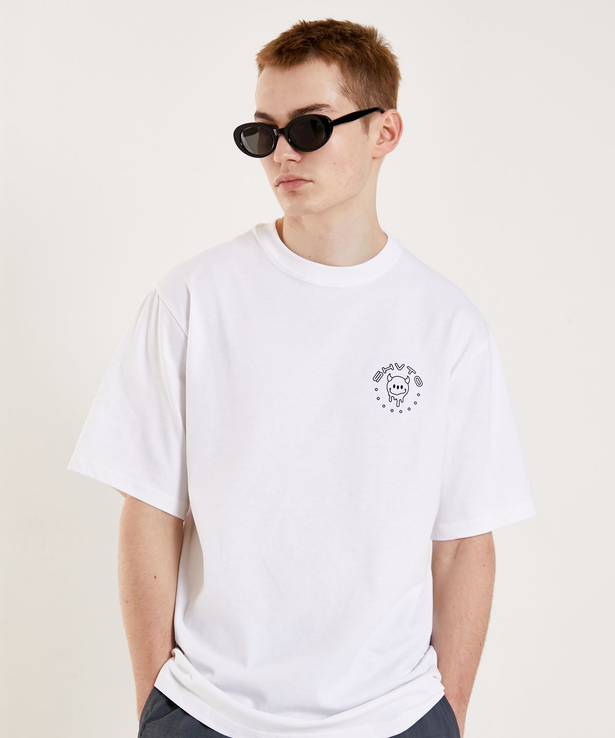 슈브토(SHVTO) Space ghost white t-shirt