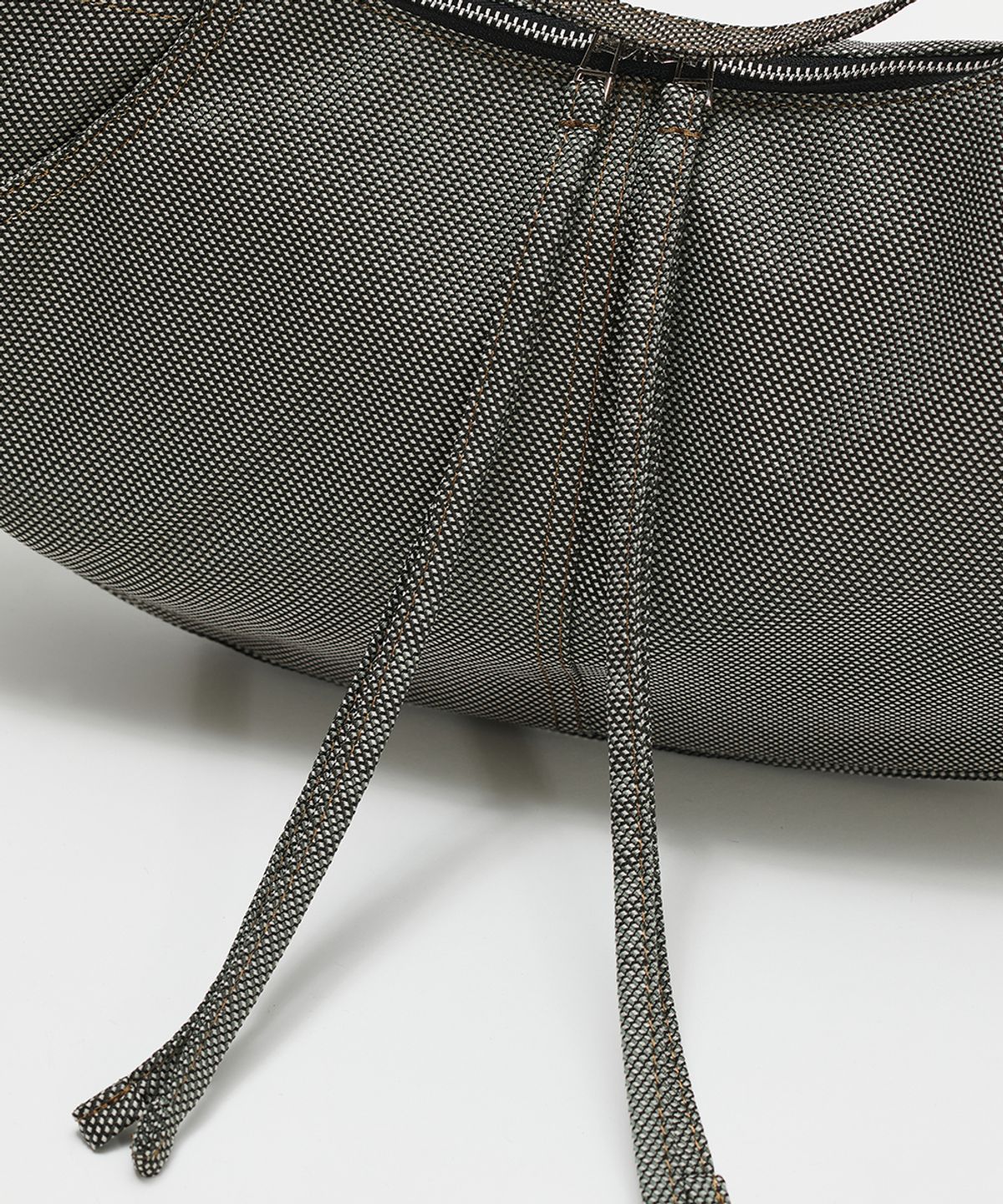 메종미네드(MAISON MINED) TWO TONE SADDLEBAG GREY