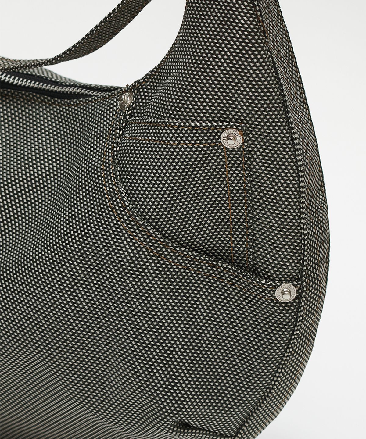 메종미네드(MAISON MINED) TWO TONE SADDLEBAG GREY