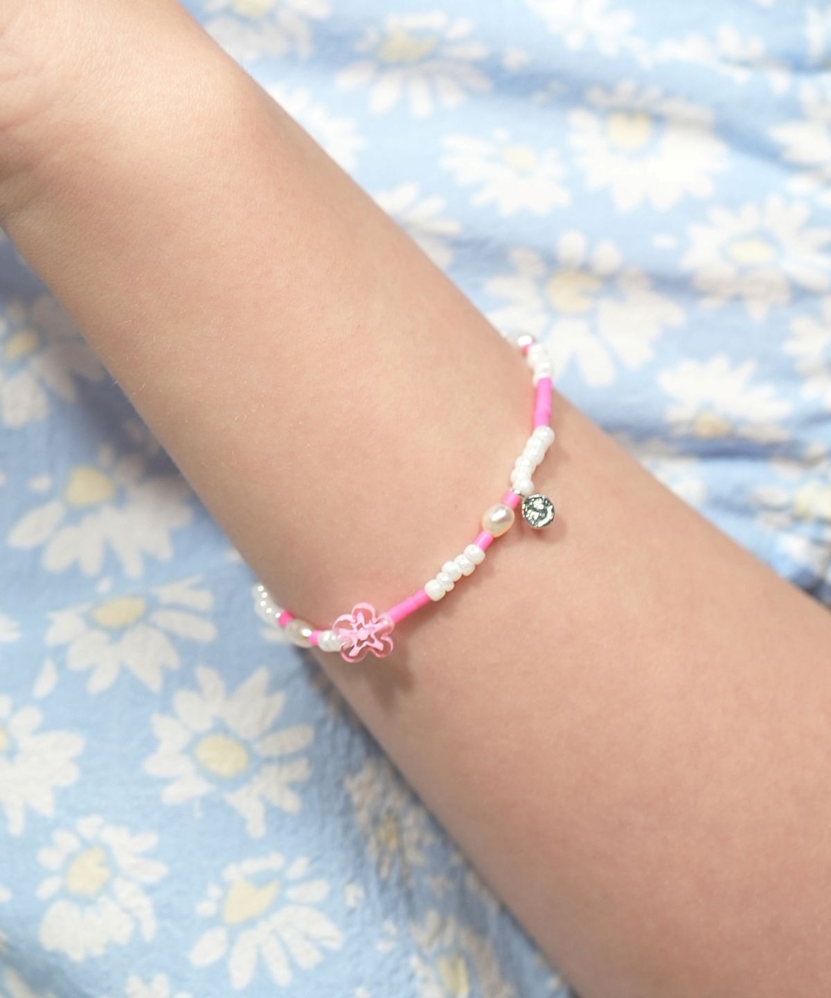봉보(BONBEAU) Water pearl flower charm beads Bracelet 담수진주 미니 스마일 꽃 참 비즈 팔찌