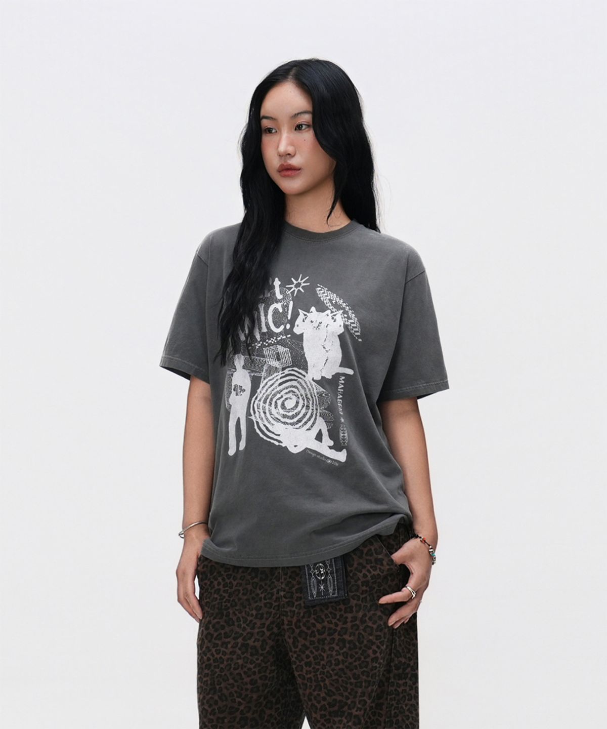 마하그리드(MAHAGRID) DON’T PANIC PIGMENT TEE CHARCOAL(MG2DMMT505A)