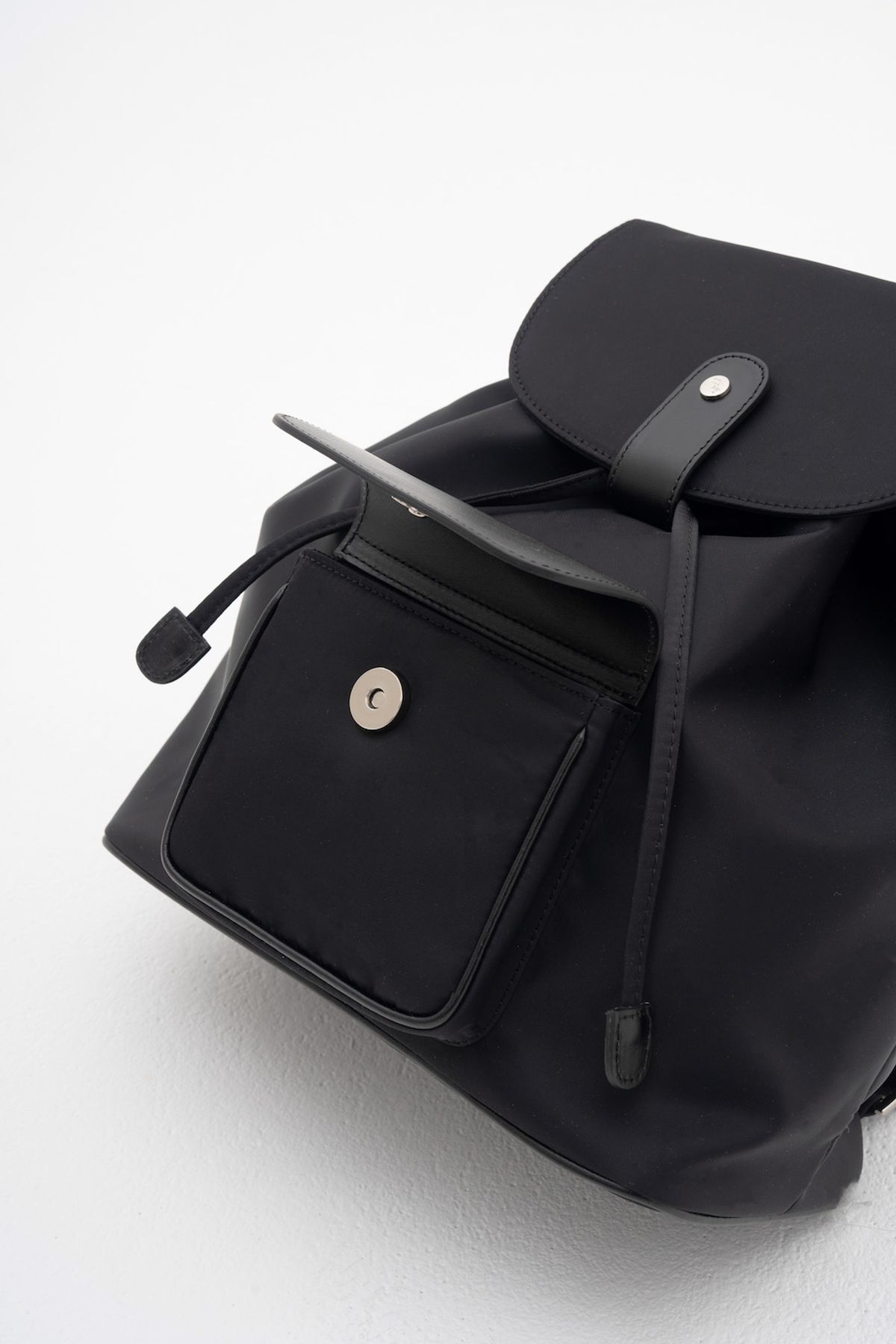 무쿠앤에보니(MUCU AND EBONY) Assezde Backpack _ Black