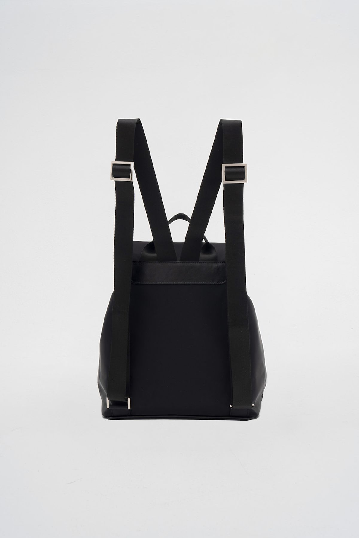 무쿠앤에보니(MUCU AND EBONY) Assezde Backpack _ Black