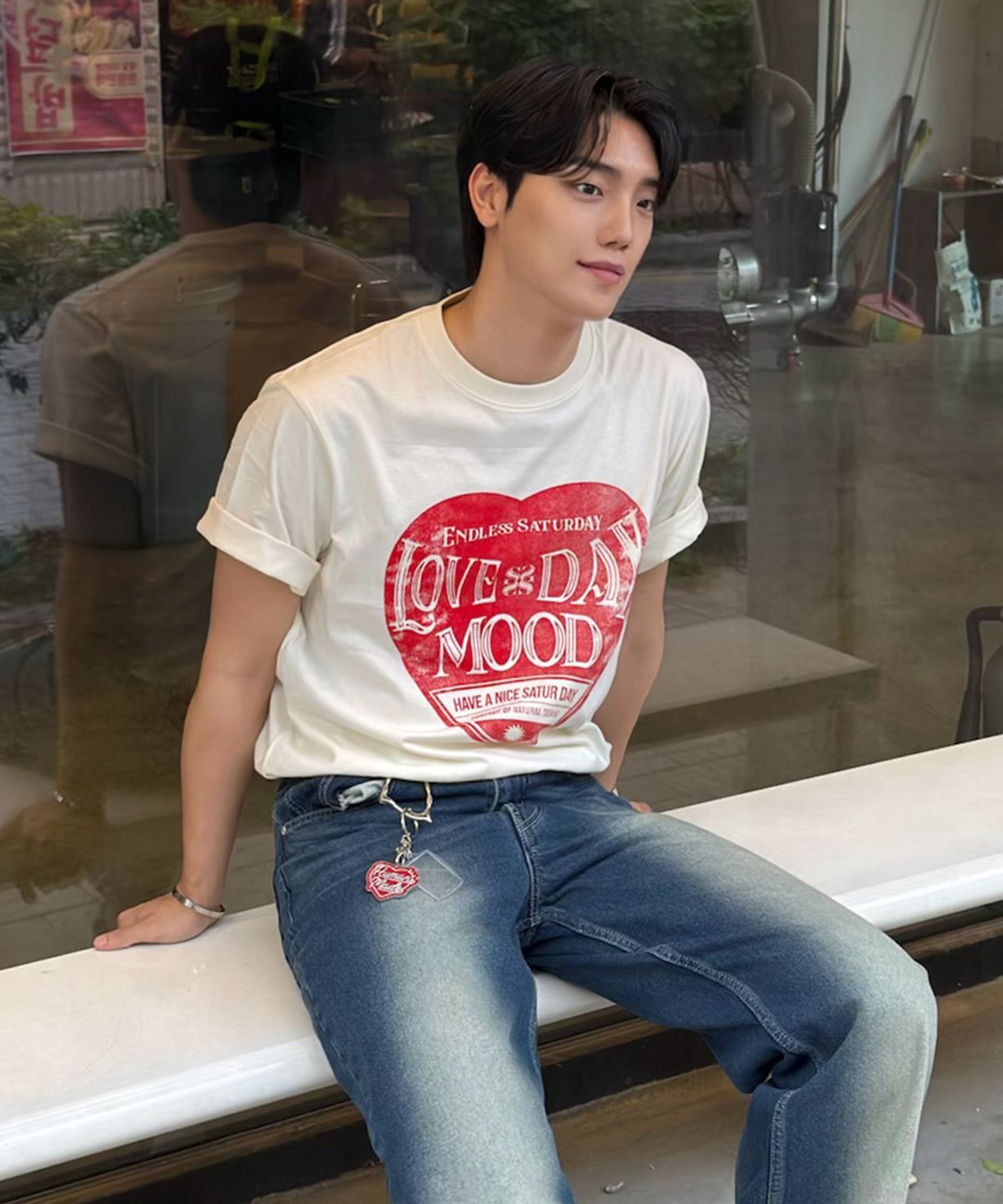 ★SATUR★Saturday Retro Mood Graphic T-Shirts SATUR] Saturday Retro Mood Graphic T-Shirt