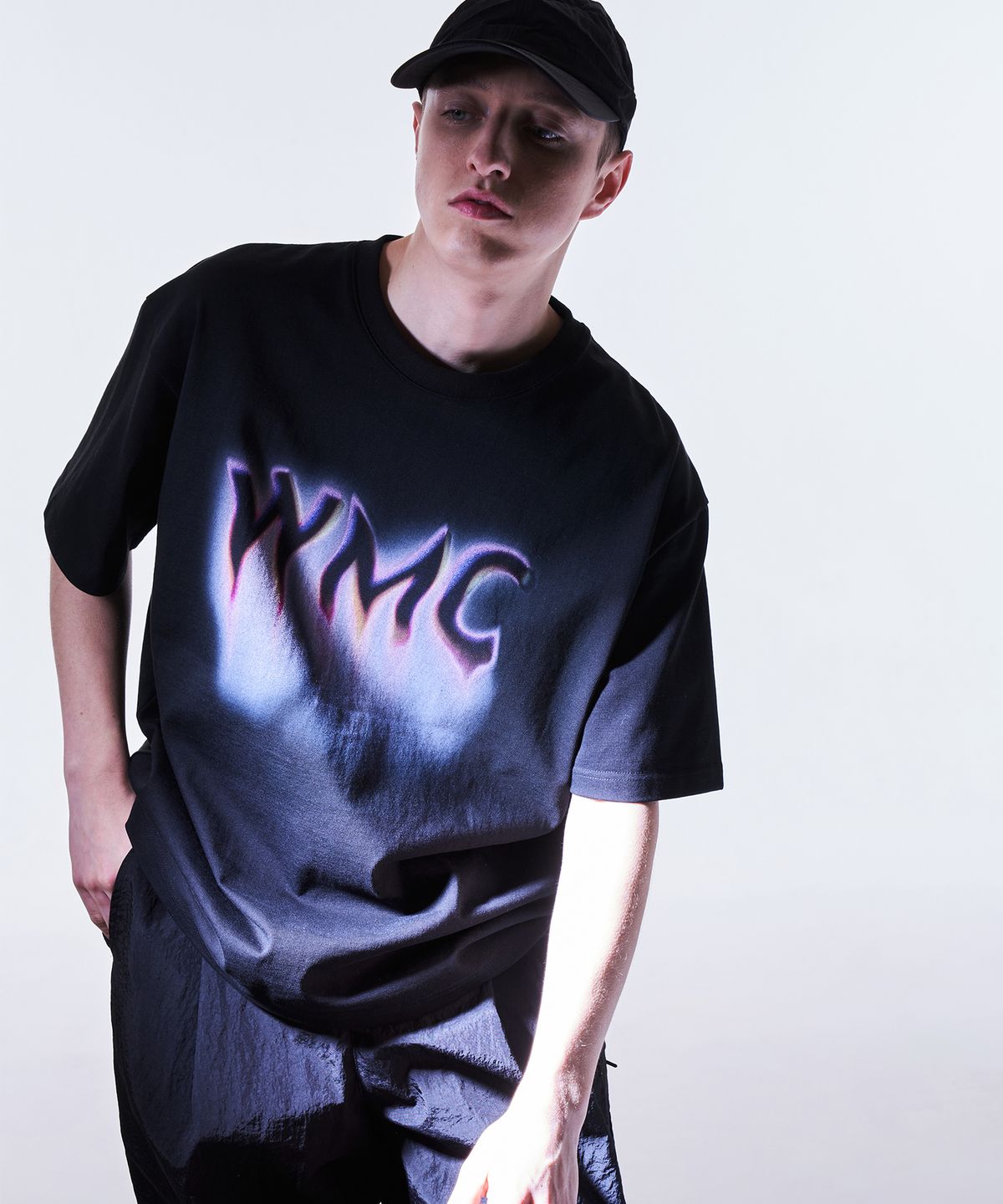 더블유엠씨(WMC) 일루젼 로고 티셔츠_BLACK