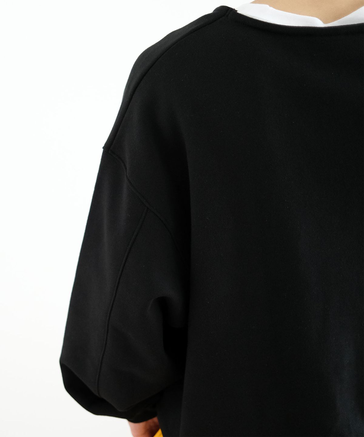 블러프(BLUFF) 딥 U넥 스웨트셔츠 [BLACK]