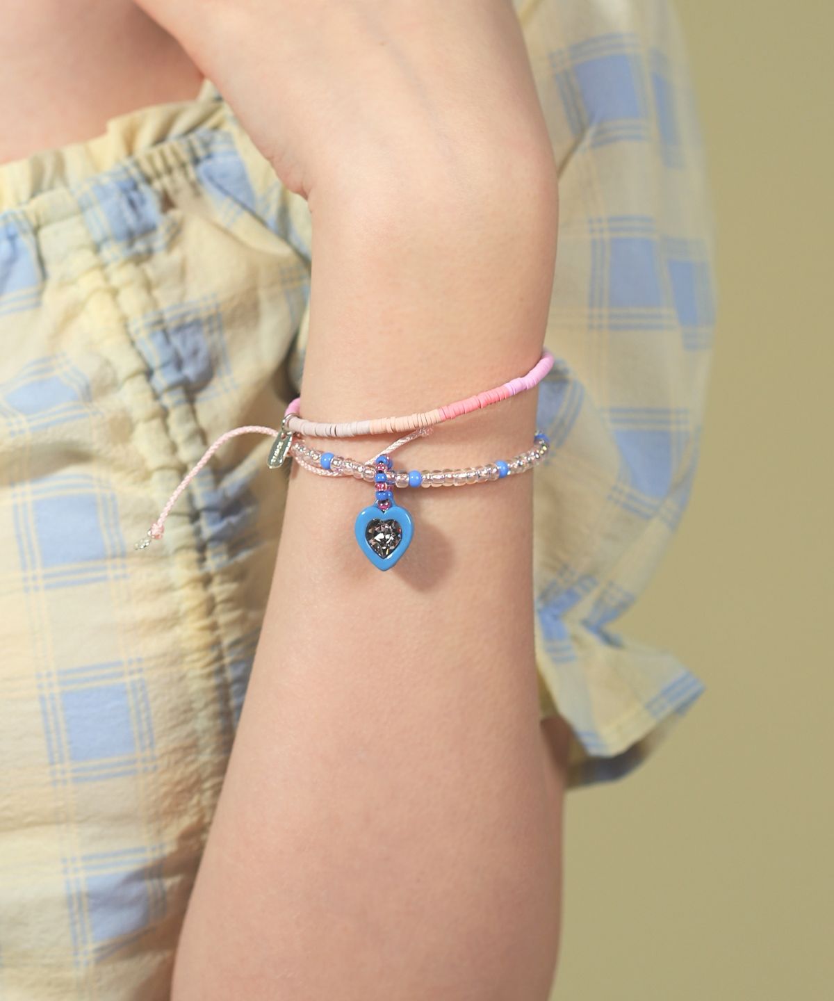 봉보(BONBEAU) Swarovski heart stone color beads Bracelet 스와로브스키 하트 스톤 컬러 비즈 매듭 팔찌