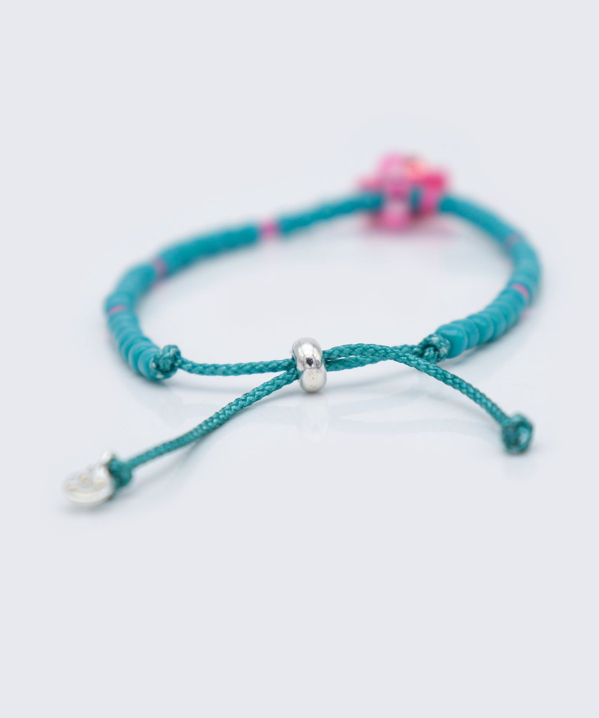 봉보(BONBEAU) Swarovski heart stone color beads Bracelet 스와로브스키 하트 스톤 컬러 비즈 매듭 팔찌