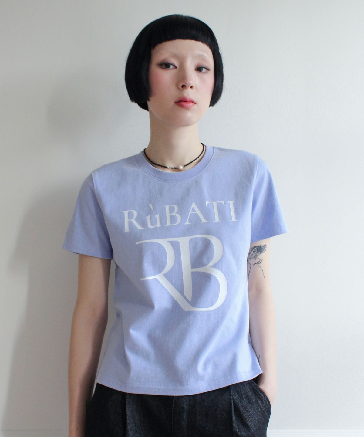 루바티(RUBATI) R.B Logo Tshirt (SERENITY)