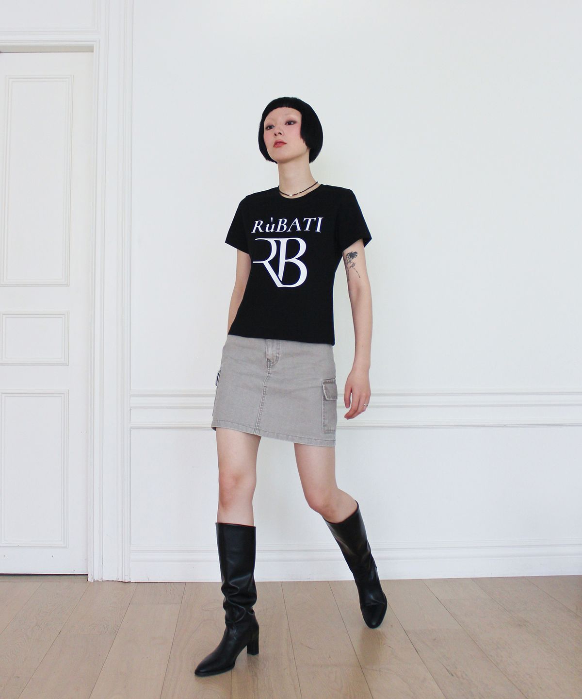 루바티(RUBATI) R.B Logo Tshirt (BLACK)