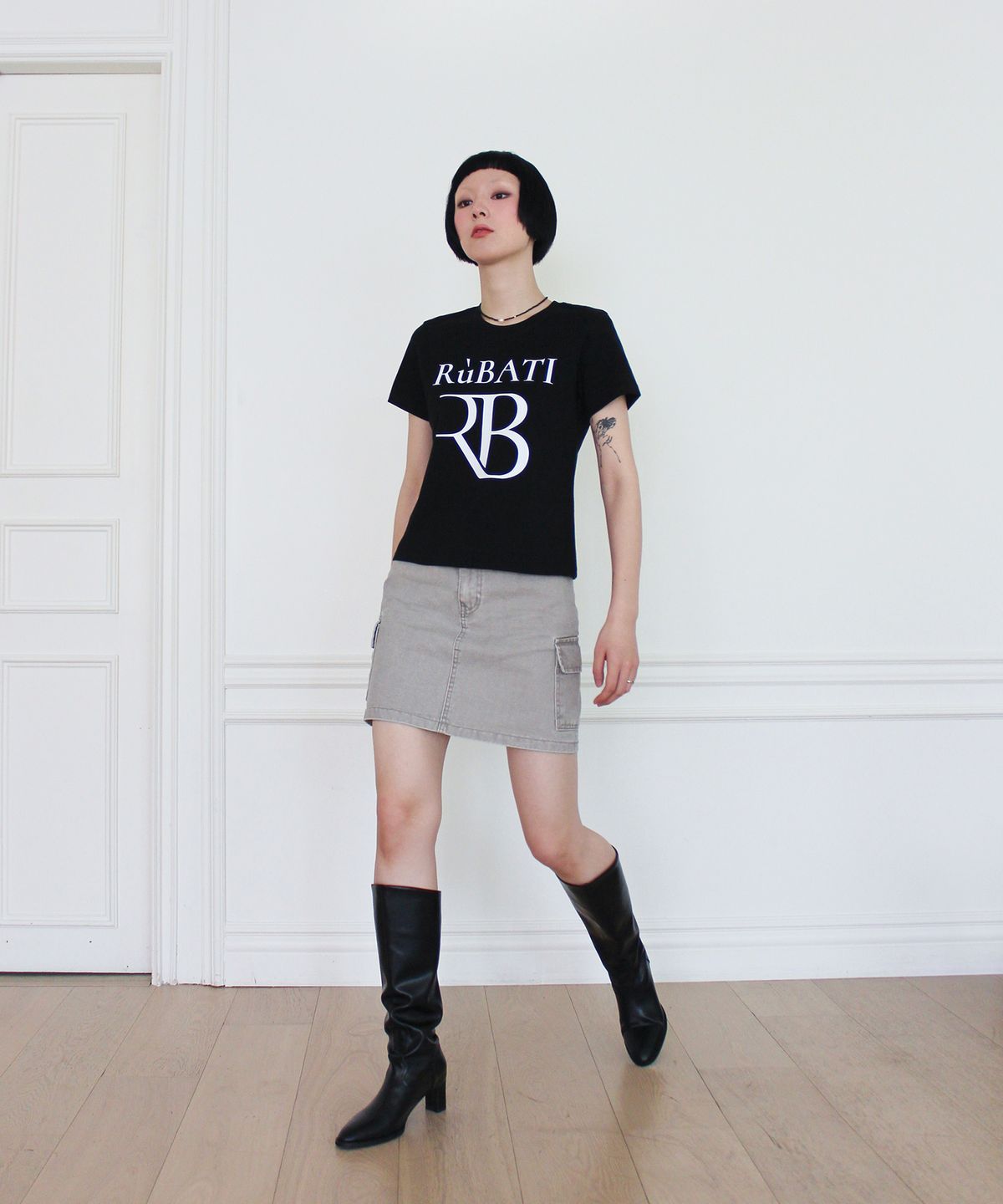 루바티(RUBATI) R.B Logo Tshirt (BLACK)
