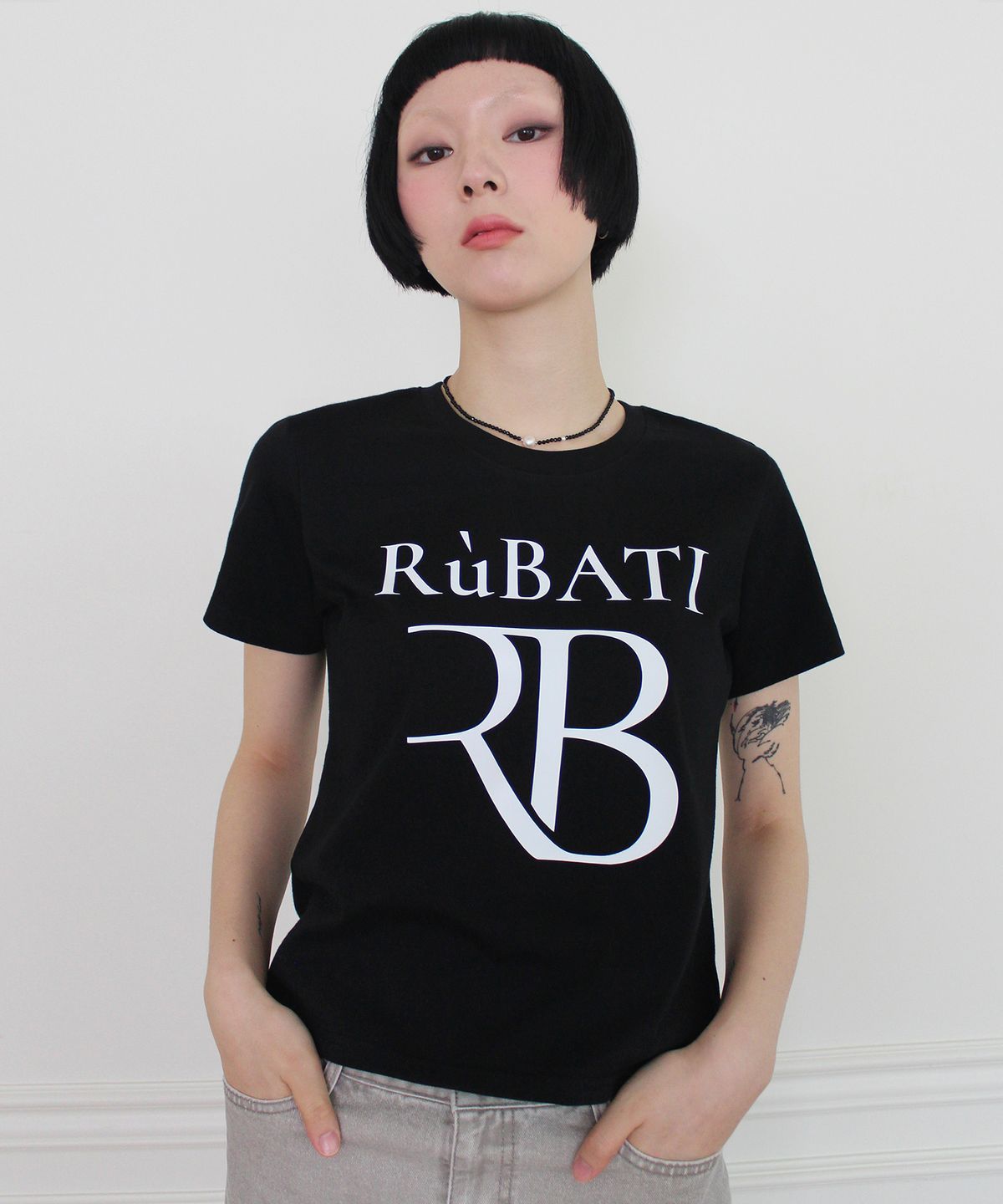 루바티(RUBATI) R.B Logo Tshirt (BLACK)