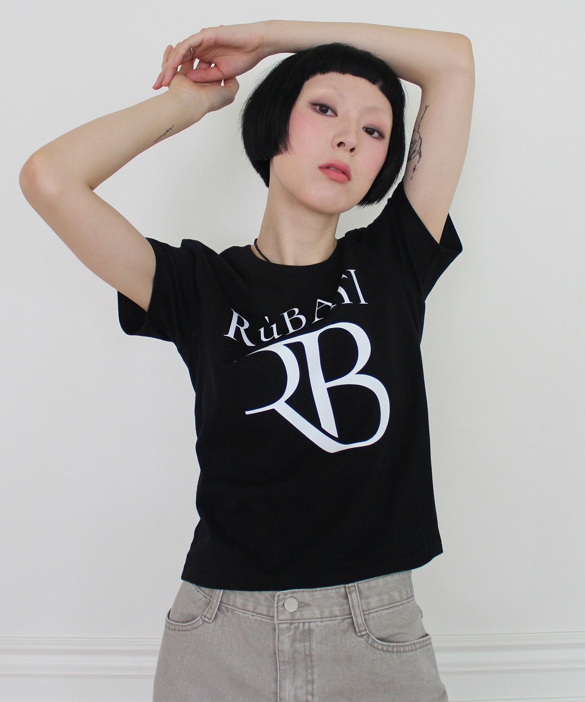 루바티(RUBATI) R.B Logo Tshirt (BLACK)
