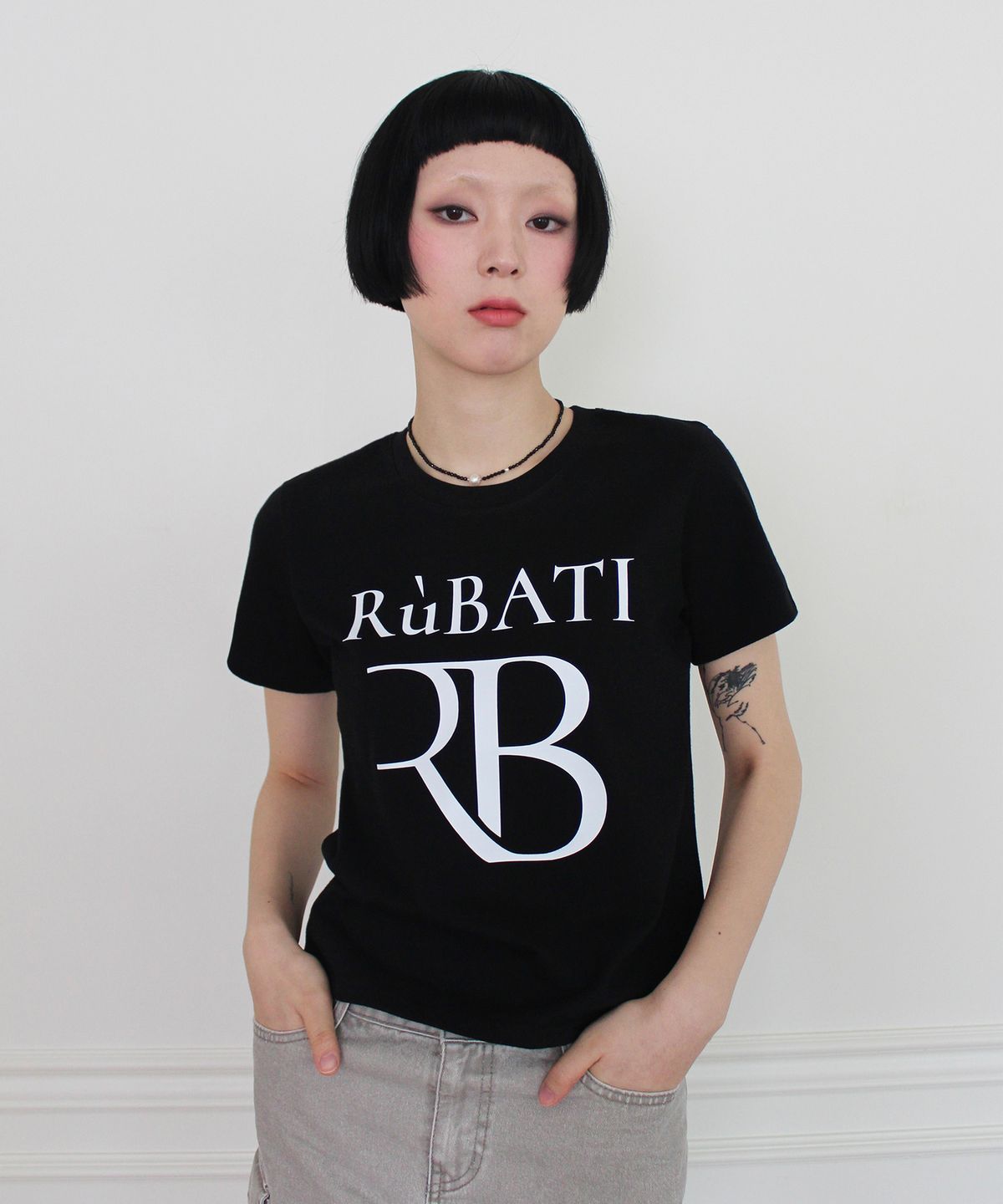 루바티(RUBATI) R.B Logo Tshirt (BLACK)