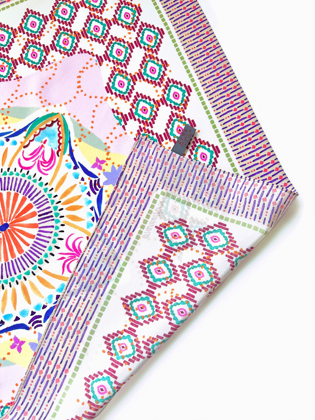 마레트라(MARAETHRA) Playful Mandala Silk Square Scarf 플레이풀 만달라 실크 스퀘어 스카프