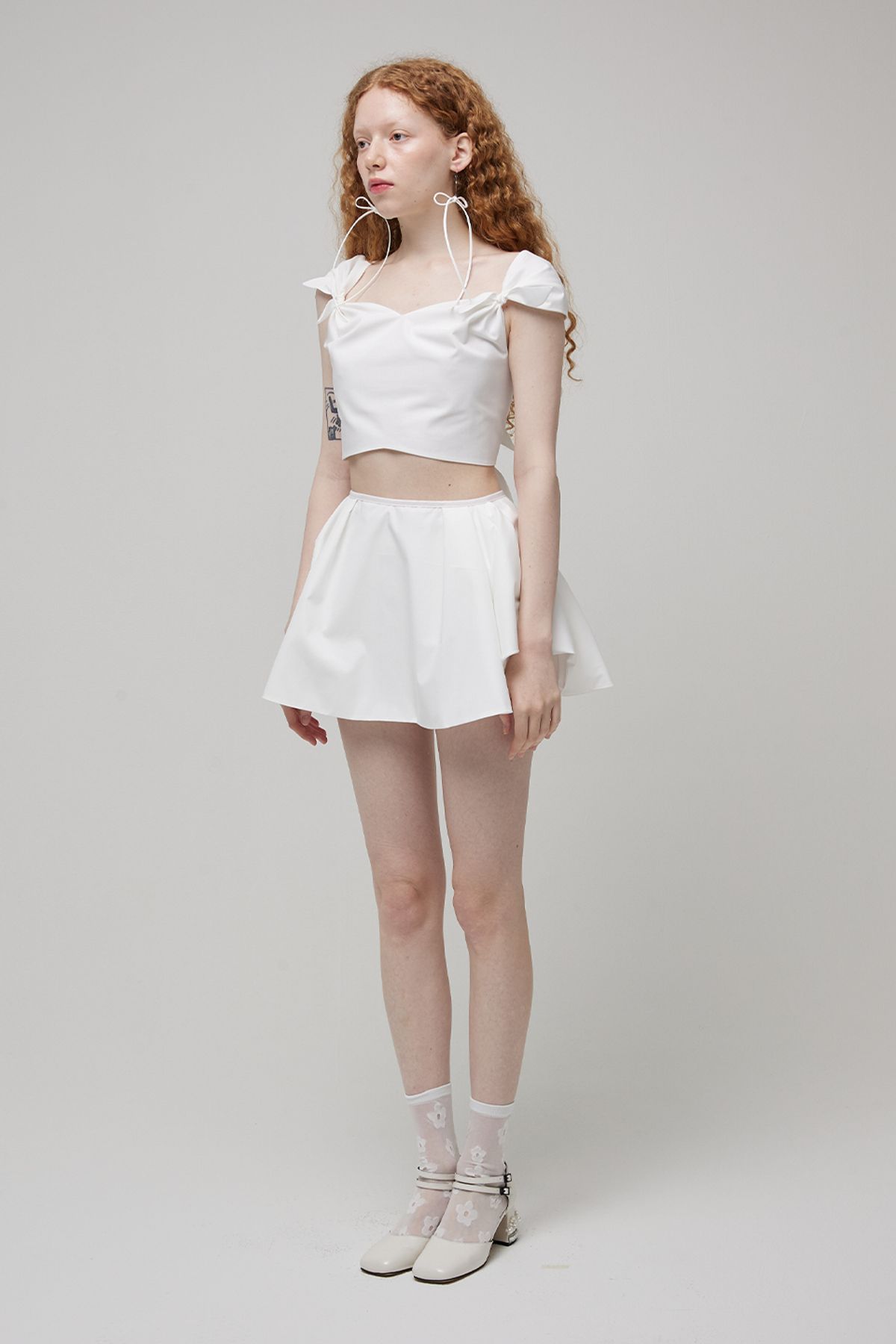 러뷰이(LOVUEE) 화이트 스케이터 미니 스커트